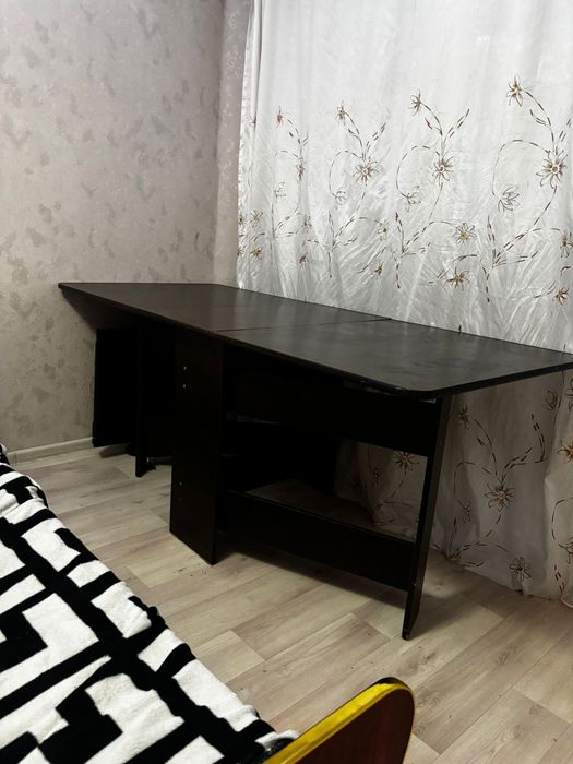 Продам стол книжка