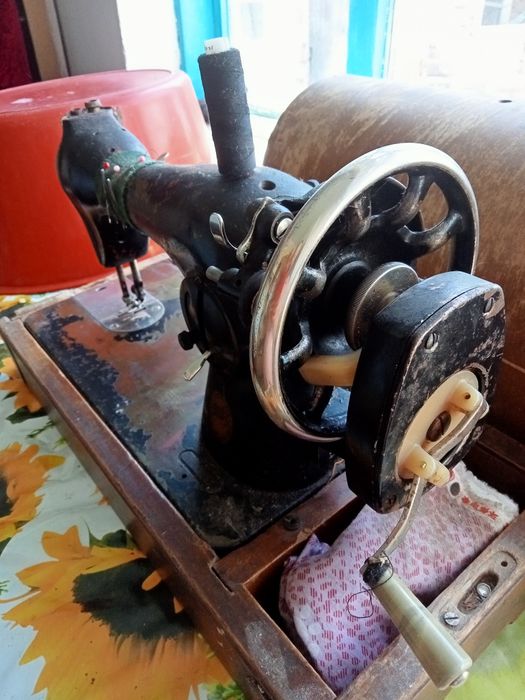 Ручная швейная машинка
