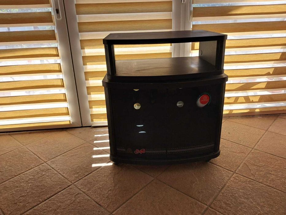 Vand masuta televizor