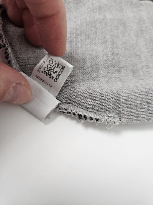 Fes ADIDAS original căciulă 70% REDUCERE