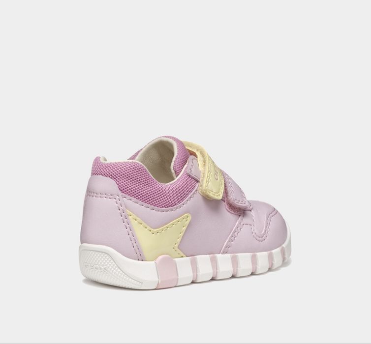 Детские кроссовки