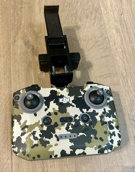 Продавам DJI Mini 2 SE с контролер и 3 батерии.