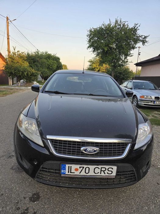 Vând Ford mondeo