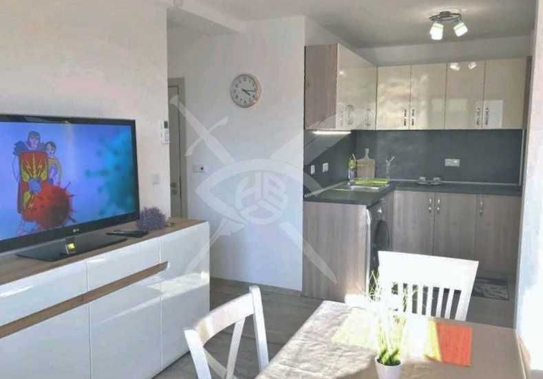 Дава се под наем Тристаен апартамент в Варна, Център - 60 кв.м за 648.21 € - Снимка #2