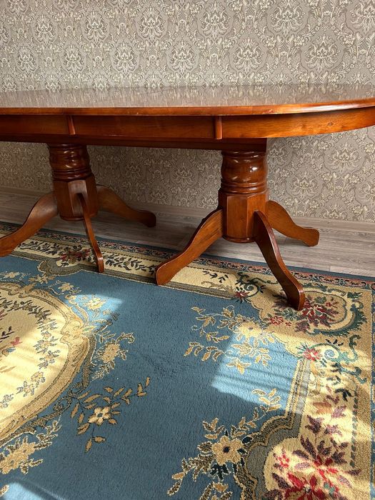 Стол гостиный , в отличном состоянии