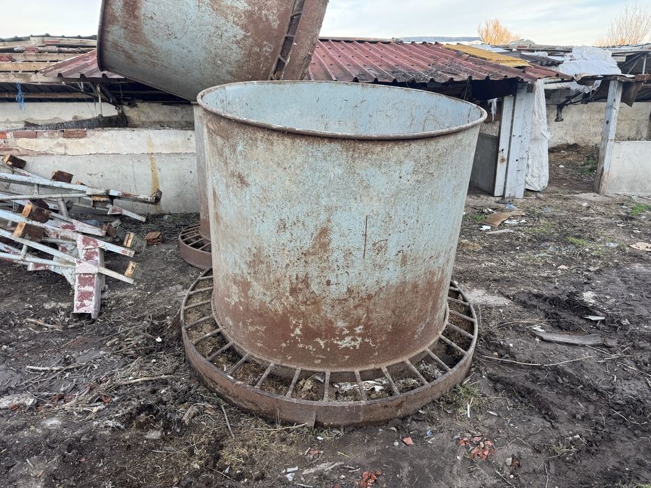 Хранилка за  прасета