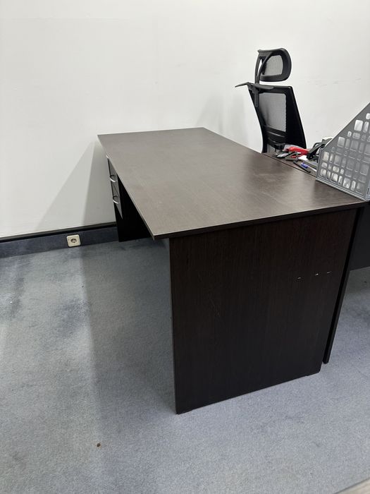 Шкаф и стол продается