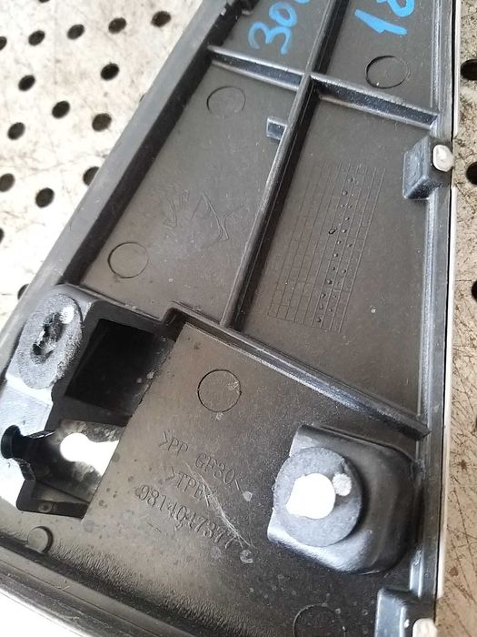 Ornament stanga plafon peugeot 3008 2 2018 9814047377