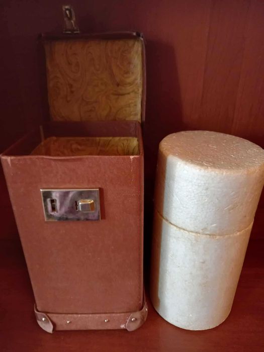 в продаже редкий чемодан  ссср с термосом внутри.  цена стоит условн