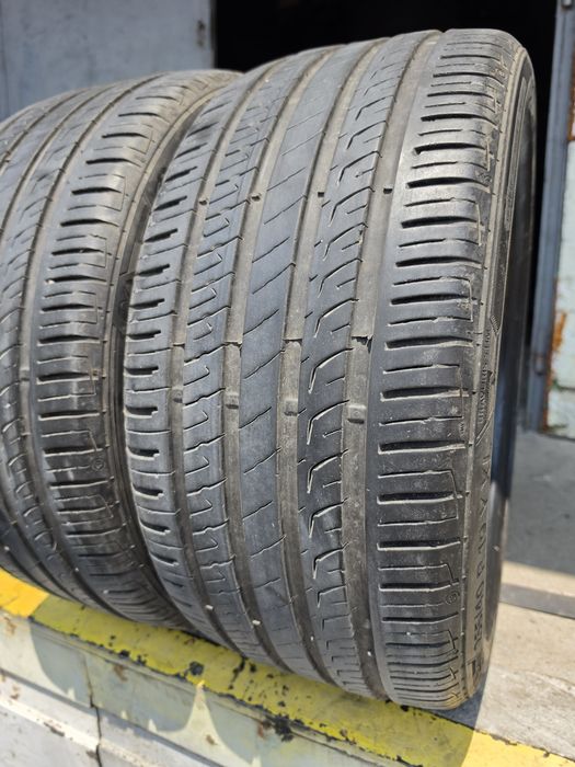 2 бр. летни гуми 255/40/19  Barum DOT 0222 6+ mm