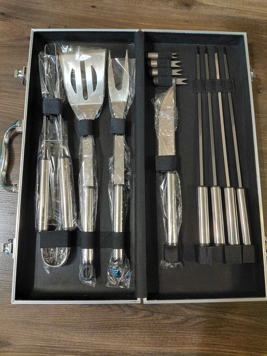 Set de ustensile pentru grătar