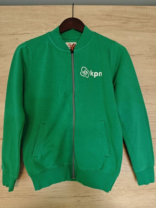 Продавам детски суитчър, блуза, яке.