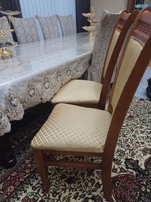 Срочно продам комплект стол и 12 шт стулья