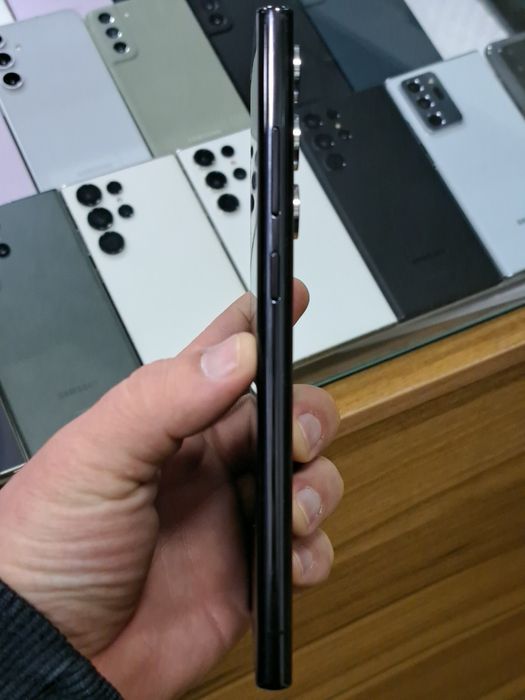 Samsung S22 Ultra xotirasi 12/256GB