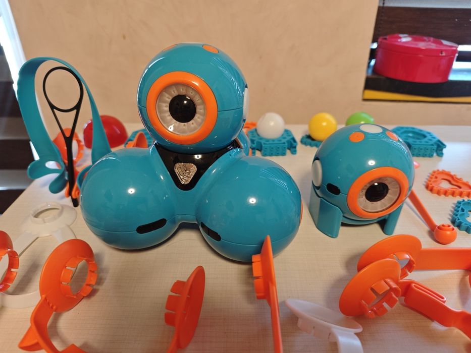 Роботи за прогрмиране Dash и Dot