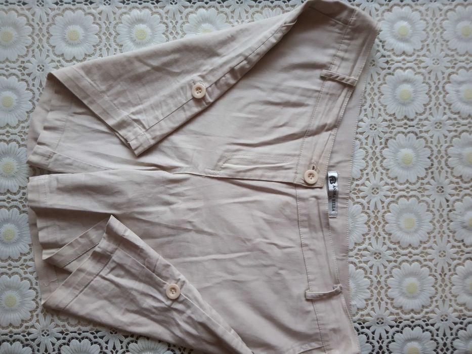 Разнообразни къси и 3/4 джинси и панталони, всеки по 5 лв