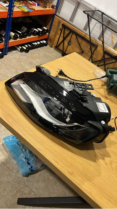 Far Dreapta Original nou Audi A4 B8, ptet 2000 lei