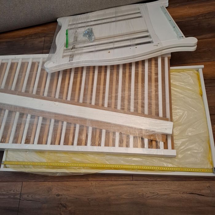 Patut de lemn bebelus