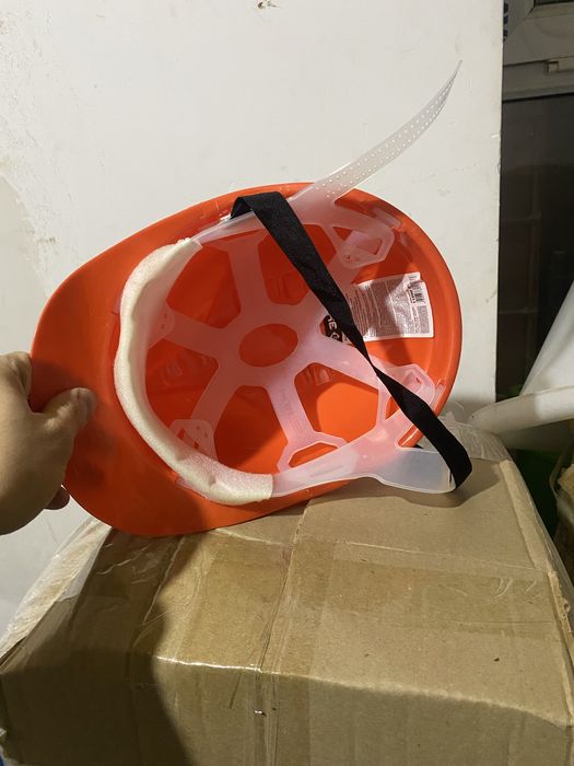 Каска защитная