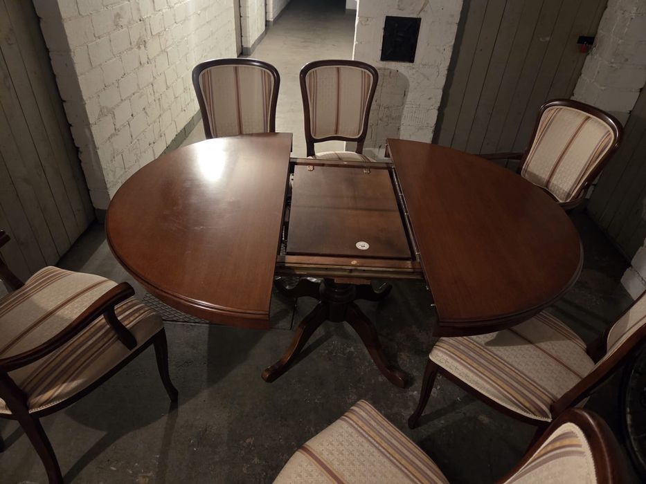 Masă extensibilă din lemn masiv cu 6 scaune