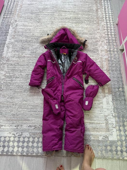 Продам комбинезон для девочки