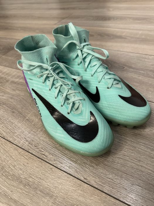 Футбольные бутсы