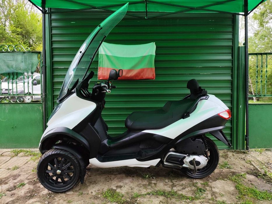 Пиаджо МП3 Piaggio MP3 300 кубика