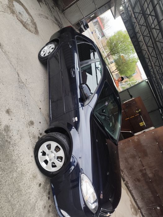 Lasetti jentra sotiladi