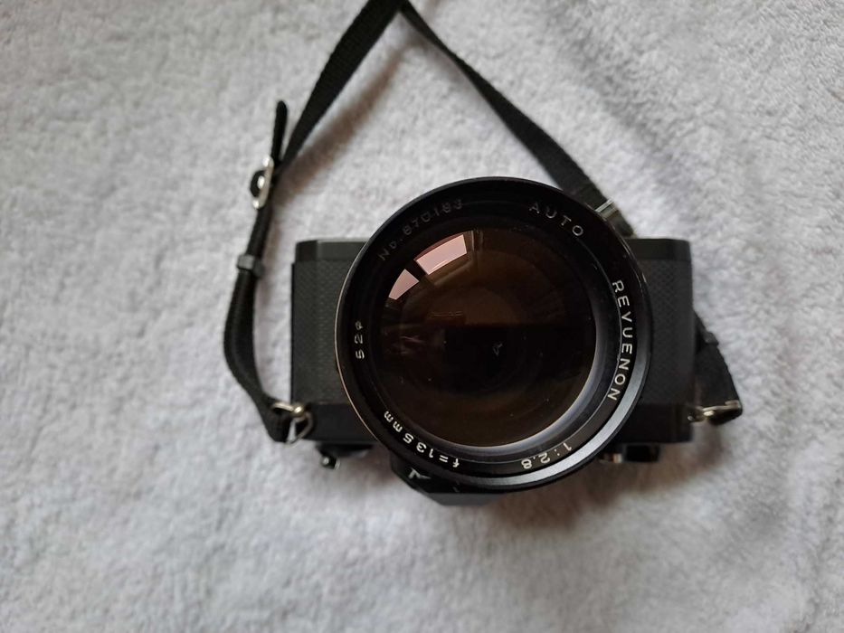 camera pe film Revue flex ( Praktica)cu obiectiv Revuenon 1/2,8 x135mm