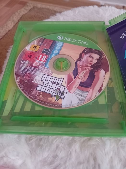 Vând  gta 5 pentru xbox one