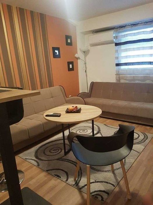 Дава се под наем Едностаен апартамент в Бургас, Център - 30 кв.м за 153 € - Снимка #1