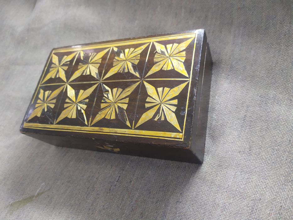 Шкатулка из дерева