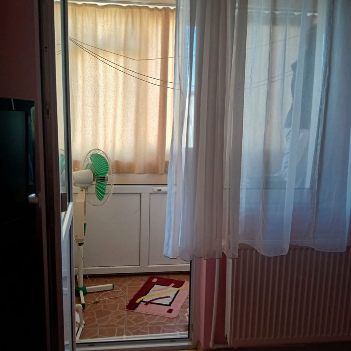 Închiriez apartament