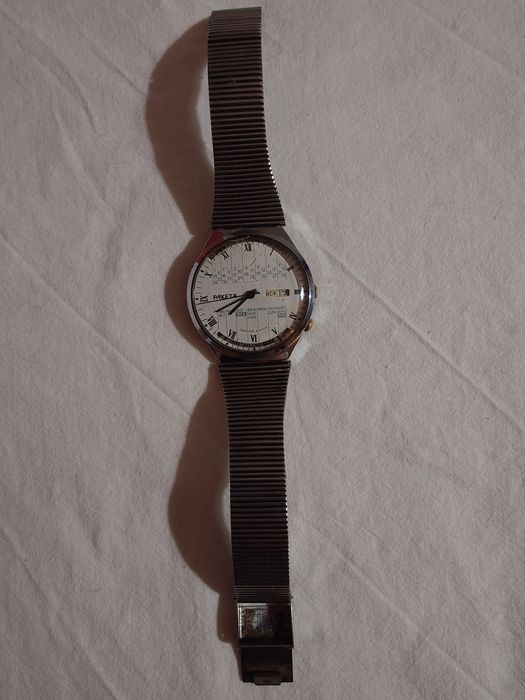 Ракета вечен календар - съветски механичен часовник, а ръчно навиване.