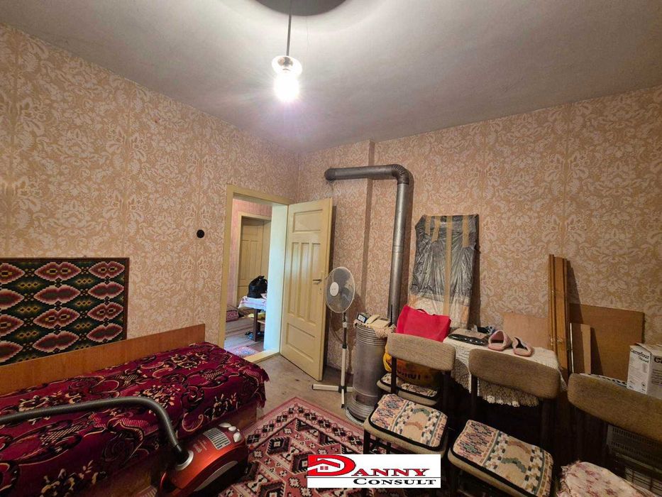 Къща с двор и кладенец в с. Бутово, общ. Павликени