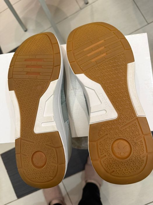 Обувь лёгкая и удобная