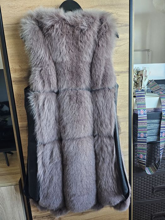 Пухен елек от лисица L размер