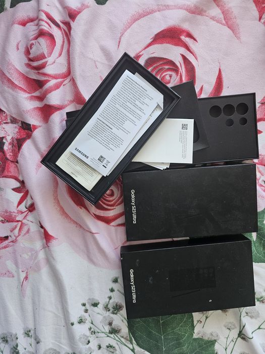 Vând cutii samsung