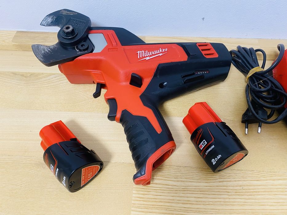 Milwaukee M 12 CC masina de taiat cabluri electrice foarfeca