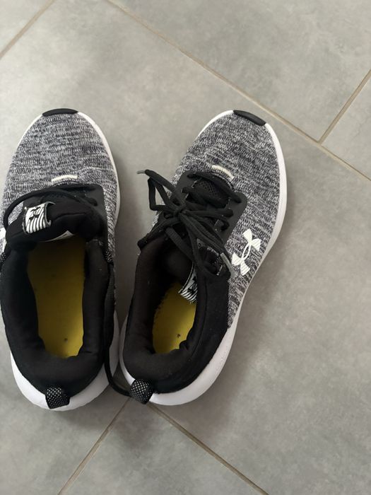 Adidasi Under Armour 37 copii