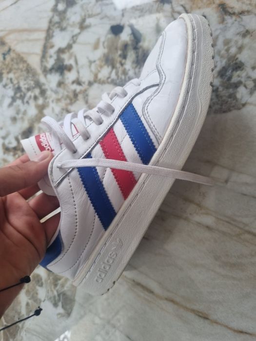 Adidași adidas buni