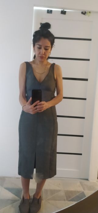 Платье шикарное облегающее