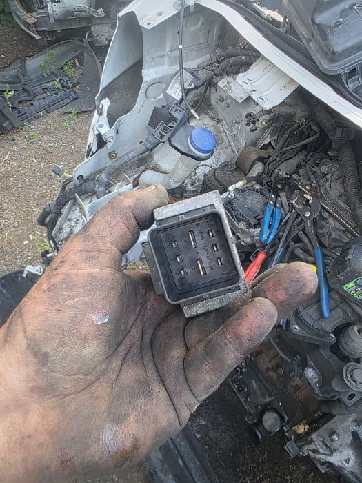 Реле подгревни свещи за Citroen jumpy Fiat scudo Peugeot Expert 2.0 HDI 128 коня
