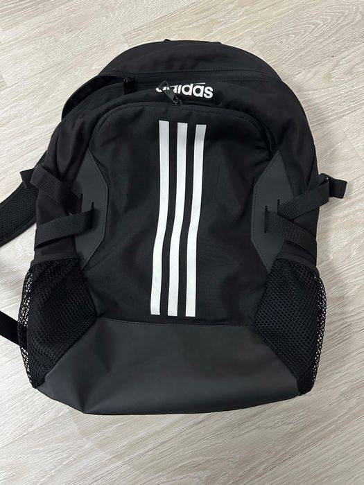 Рюкзак Adidas.       .