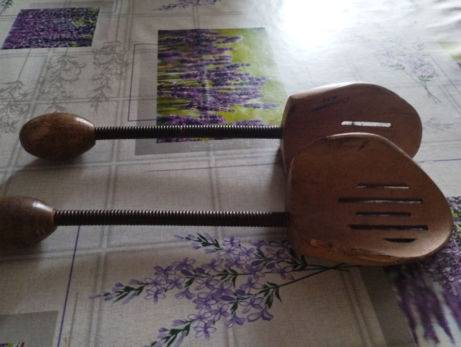 Vând calapod de lemn și frecalau vechi