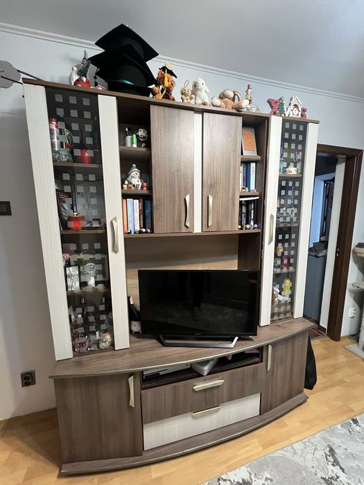 Vand dulap cu vitrina