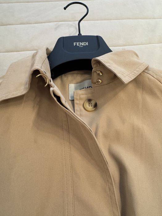 Луксозен Fendi тренчкот