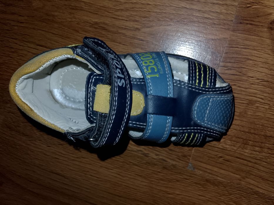 Продам сандали на мальчика