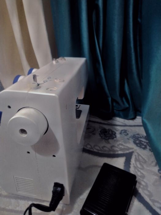 Швейная машина Leader