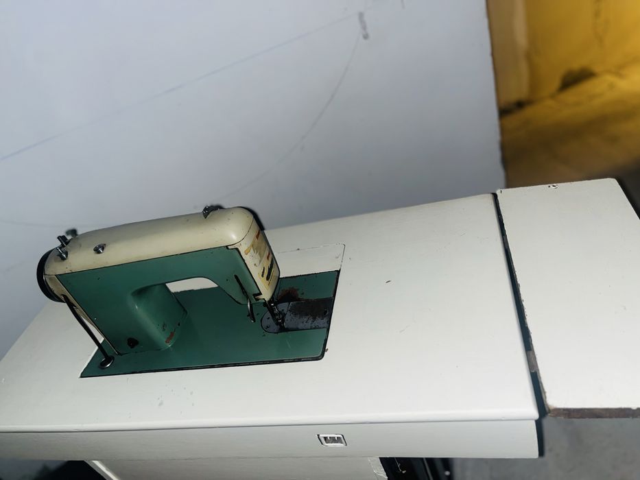 Mașina de cusut manuala stare excelenta